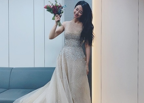 Vòng 1 nảy nở bức người, nữ phụ Itaewon Class lấn át luôn cả Đồng Lệ Á khi đụng hàng