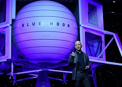 Cuộc đua vũ trụ giữa Jeff Bezos và Elon Musk ngày càng 'nóng'