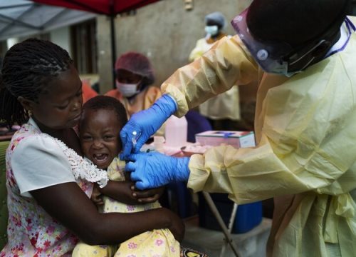 Ebola quay lại châu Phi