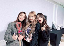 Lisa tặng quà cho Minnie (G)I-DLE nhưng lại tình cờ hé lộ luôn mối quan hệ với thành viên hụt BLACKPINK?