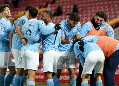 Man City thăng hoa, đè bẹp Liverpool ngay tại Anfield