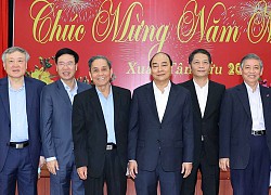 Thủ tướng Nguyễn Xuân Phúc chúc Tết cán bộ lão thành ở miền trung