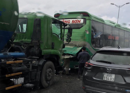 Xe bồn va chạm ôtô khách, Vành đai 3 ùn tắc 5 km