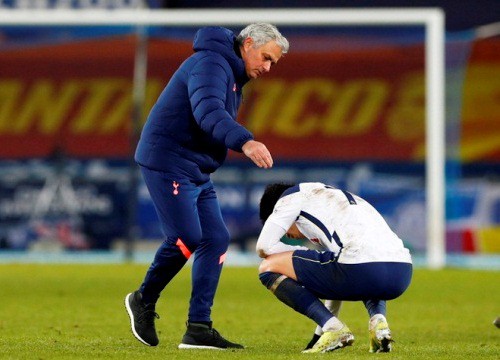 Mourinho: 'Tottenham chơi trò mèo vờn chuột'