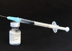 Nhật Bản sẽ bỏ phí hàng triệu liều vaccine vì thiếu bơm tiêm