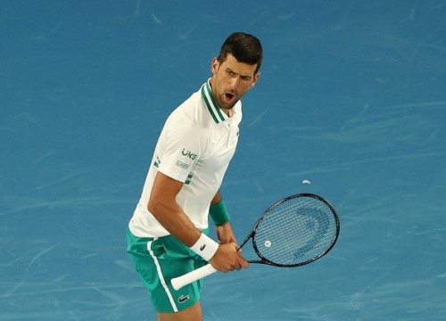 Australian Open: Djokovic vất vả vượt qua "máy phát bóng" Raonic