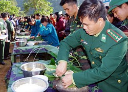 Chiến sĩ Biên phòng chăm lo Tết cho đồng bào biên giới