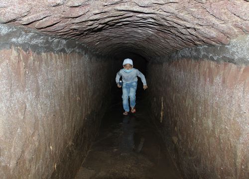 Địa đạo dài 32 km ẩn dưới đình làng