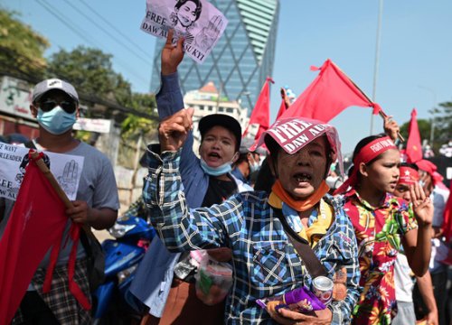 Hàng chục nghìn người Myanmar biểu tình ngày thứ 9 liên tiếp