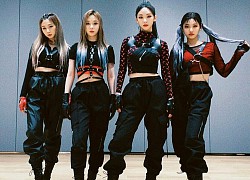 Không chỉ có BLACKPINK, stylist của aespa cũng giỏi "chế" đồ với nhiều pha cắt xẻ thú vị