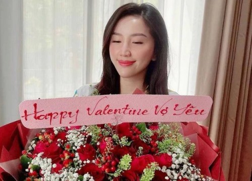 Sao Vbiz trong ngày Valentine 2021: "Cẩu lương" được thả khắp nơi, Bảo Thy, Thuý Ngân khoe quà lãng mạn, hội FA buồn bã vì cô đơn