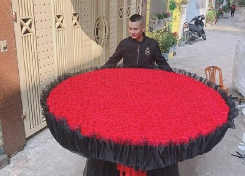 Thanh niên Nghệ An 'mở bát' Valentine 2021 với 999 đóa hồng 'siêu to khổng lồ' đi tỏ tình crush