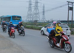 Ảnh: Người dân 'tay nải tay hòm' nhộn nhịp trở lại Hà Nội ngày mùng 5 Tết