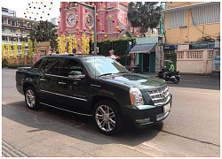 Bán tải hàng hiếm Cadillac Escalade EXT lăn bánh trên phố Việt