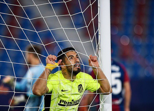 Luis Suarez vô duyên, Atletico lỡ cơ hội bỏ xa Real Madrid