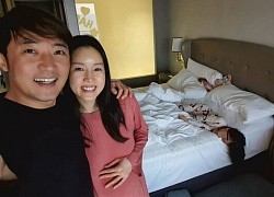 Vợ chồng Ahn Jae Wook cưng con gái