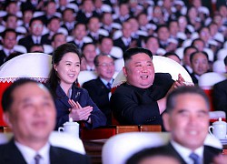 Vợ ông Kim Jong Un xuất hiện sau hơn một năm, bị đồn mang thai