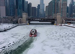 Bão tuyết, băng giá bao phủ Chicago