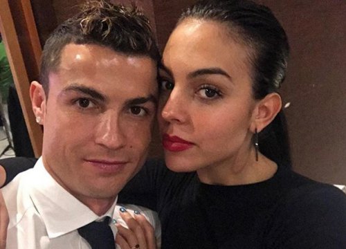 Hậu trường 21/2: Bạn gái Ronaldo thừa nhận là 'chúa' ăn vặt