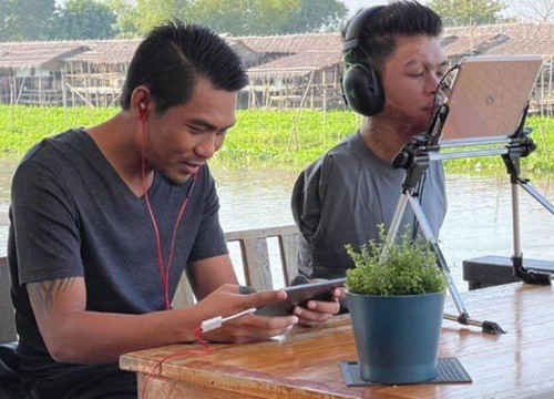 Làng game ngả mũ trước streamer không tay, chơi PUBG Mobile và Liên Quân cực đỉnh chỉ bằng miệng