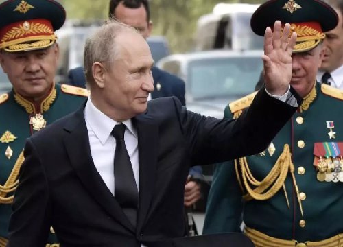 Tại sao Tổng thống Putin lại không mang hàm tướng?