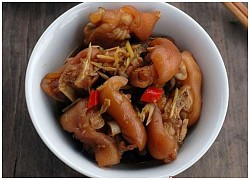 Trời se lạnh làm món chân giò kho riềng "vợ nấu chồng khen" !