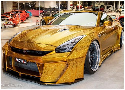 Chiếc Nissan GT-R R35 "bọc vàng" này đang rao bán 10 tỷ đồng