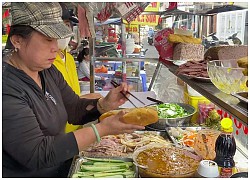 Hai tiệm bánh mì trên 30 năm "núp hẻm" cực hút khách