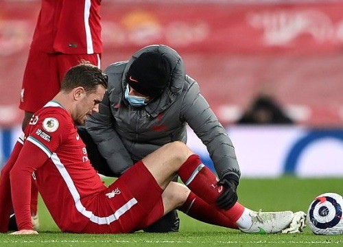 Liverpool nhận thêm cú sốc, mất đội trưởng Henderson 4-5 trận