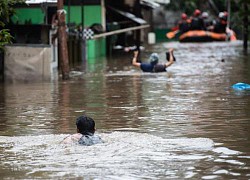 Lũ lụt nghiêm trọng khiến 5 người thiệt mạng ở thủ đô Jakarta, Indonesia