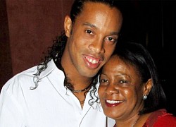 Ronaldinho không dự lễ tang mẹ vì quá đau buồn