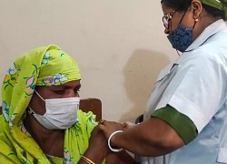 Bangladesh tiêm vaccine COVID-19 cho người bán dâm tại nhà thổ lớn nhất