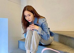 Jessica khoe visual như gái 18, netizen soi vào áo denim và phát hiện ngay chi tiết liên quan tới Jennie