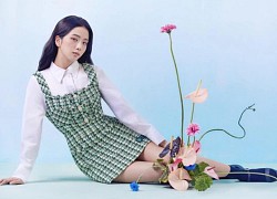 Jisoo lại đổi style diện váy, chuyển hẳn sang hệ tiểu thư nhà giàu chứ không còn xì tin như trước kia nữa