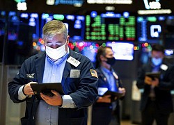 Nasdaq hồi điểm, S&P 500 và Dow Jones tiếp tục trượt dốc