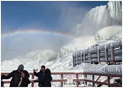 Thác Niagara đóng băng tạo ra khung cảnh ai nhìn cũng sửng sốt