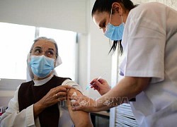 Vaccine COVID-19 cứu sống nhiều người cao tuổi Israel