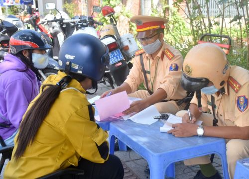 Vẫn còn nhiều người vi phạm lỗi không mang theo giấy tờ khi điều khiển phương tiện tham gia giao thông