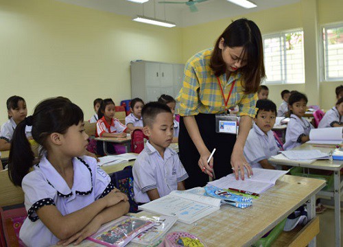 Đừng làm khó người thầy