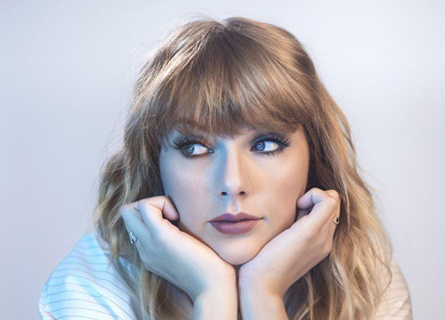 "Mẹ cặp với trai còn nhanh hơn Taylor Swift" - thoại phim mới của Netflix bị ném đá dữ dội