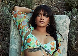 Rihanna khoe dáng gợi cảm với bikini