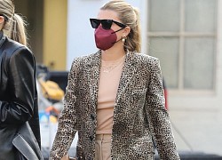 Sofia Richie diện đồ hiệu đi ăn trưa cùng bạn bè