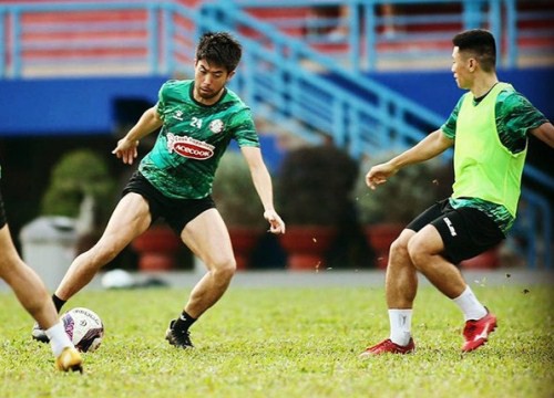 Thầy trò Kiatisak đều âm tính với SARS-CoV-2; Lee Nguyễn không ngán 7 trận tourmalet của V.League