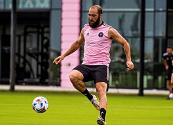 Vẻ ngoài khác lạ của Higuain