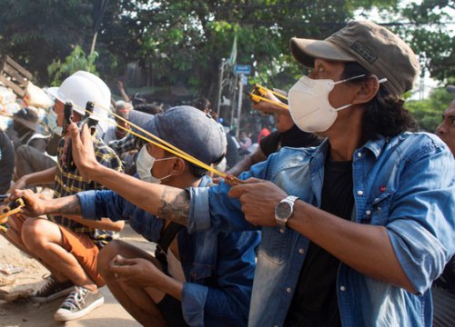 An ninh Myanmar bị tố nổ súng vào đám tang người biểu tình