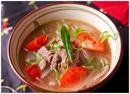 Cách nấu canh sườn chua đơn giản, thanh mát