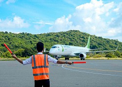 Chen nhau bay ra Côn Đảo, giá đắt đỏ vẫn liên tục 'cháy' vé