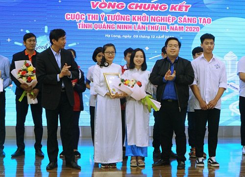 Cô học trò đam mê tin học