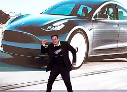 Elon Musk tuyên bố: Tesla sẽ vượt mặt Apple trong vài tháng tới