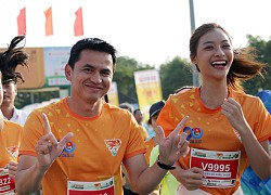 HLV Kiatisuk cùng Hoa hậu Việt Nam tiếp lửa cho giải marathon